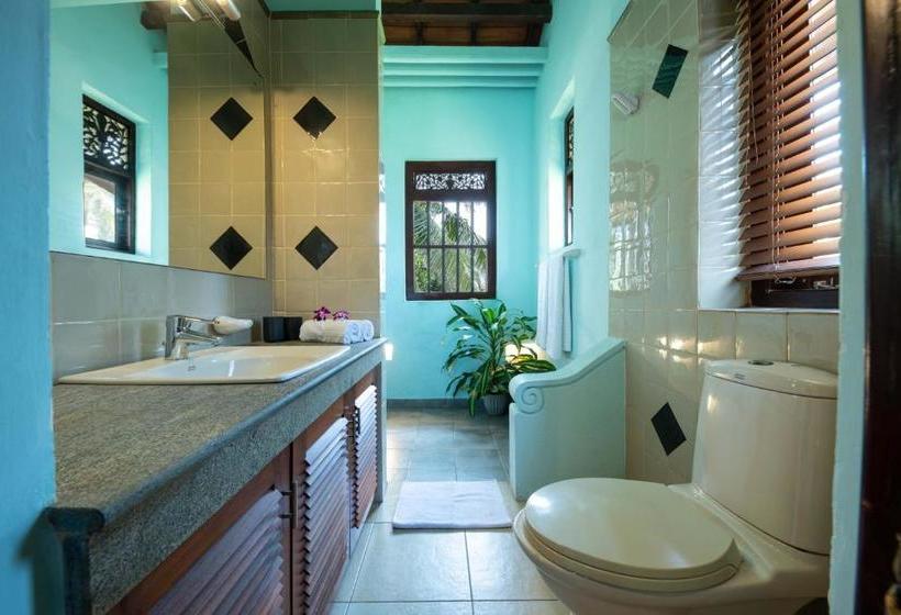 Hotel The Max Wadiya