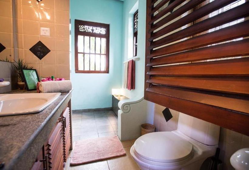 Hotel The Max Wadiya