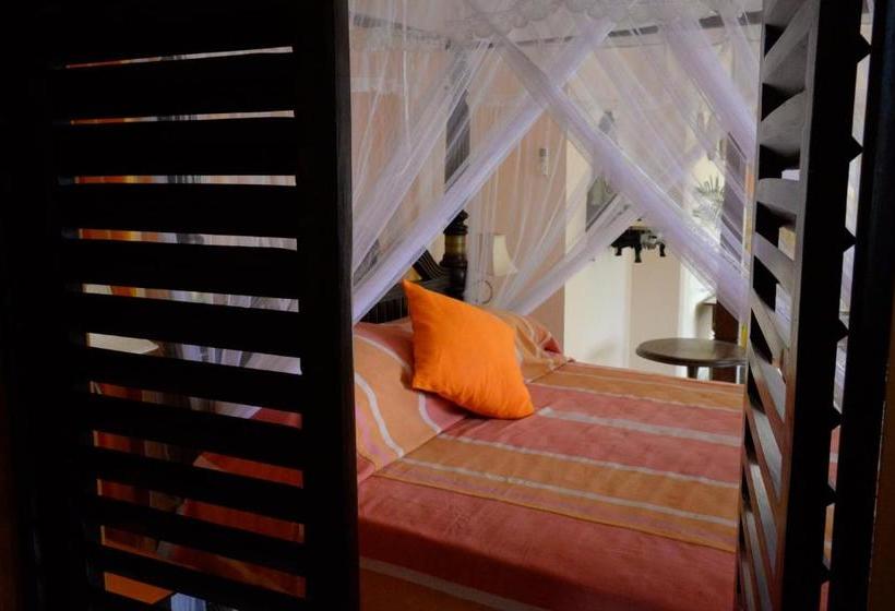 Hotel The Max Wadiya