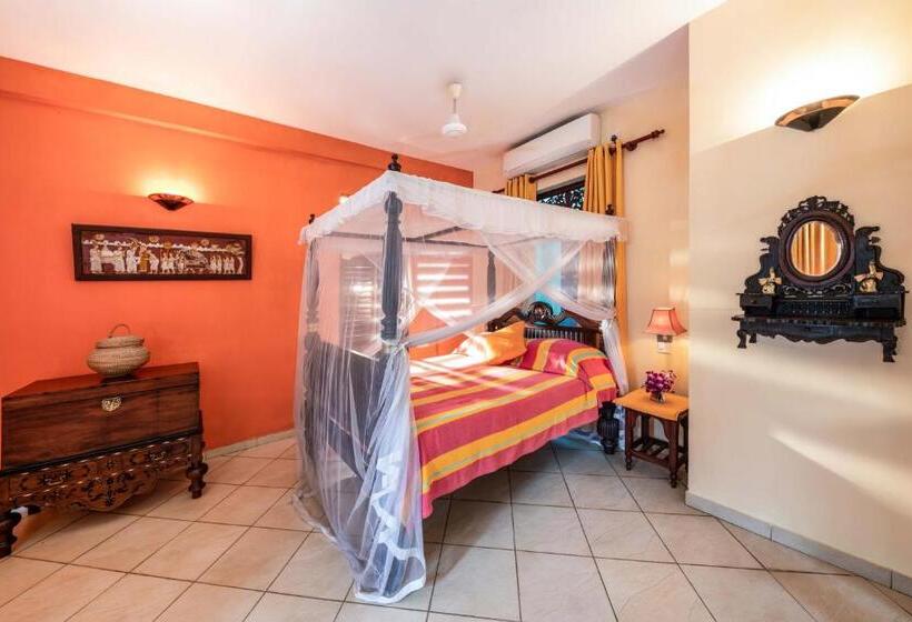 Hotel The Max Wadiya