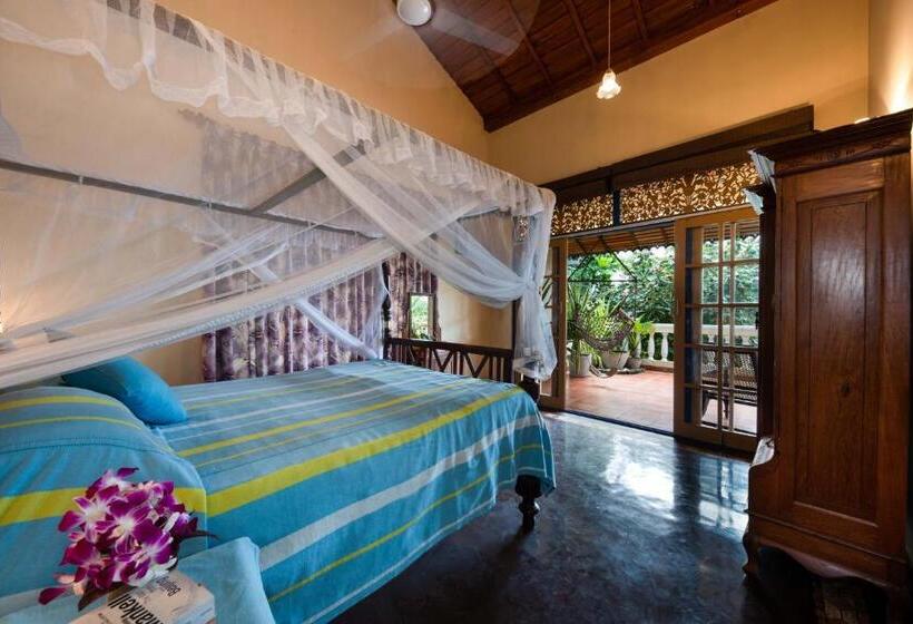 Hotel The Max Wadiya