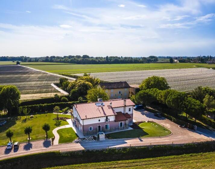 فندق Agriturismo Casale Ai Prati