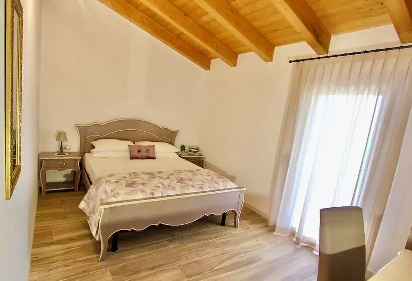 Hotelli Agriturismo Casale Ai Prati