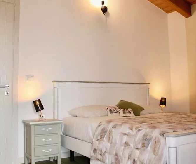 ホテル Agriturismo Casale Ai Prati