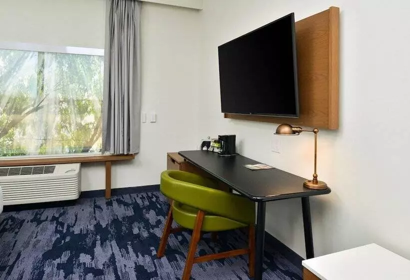 Hotelli Fairfield Inn & Suites By Marriott Charlotte University Research Park