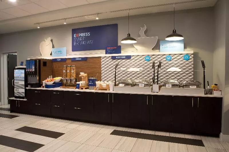 ホテル Holiday Inn Express & Suites   Edmonton Sw – Windermere, An Ihg