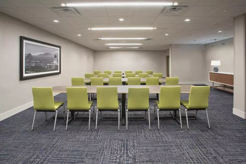 ホテル Holiday Inn Express & Suites   Edmonton Sw – Windermere, An Ihg