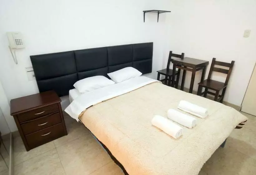 Hotel Hostal Sueños Breña