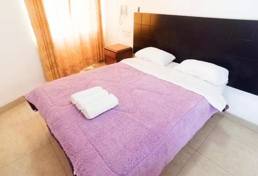Hotel Hostal Sueños Breña