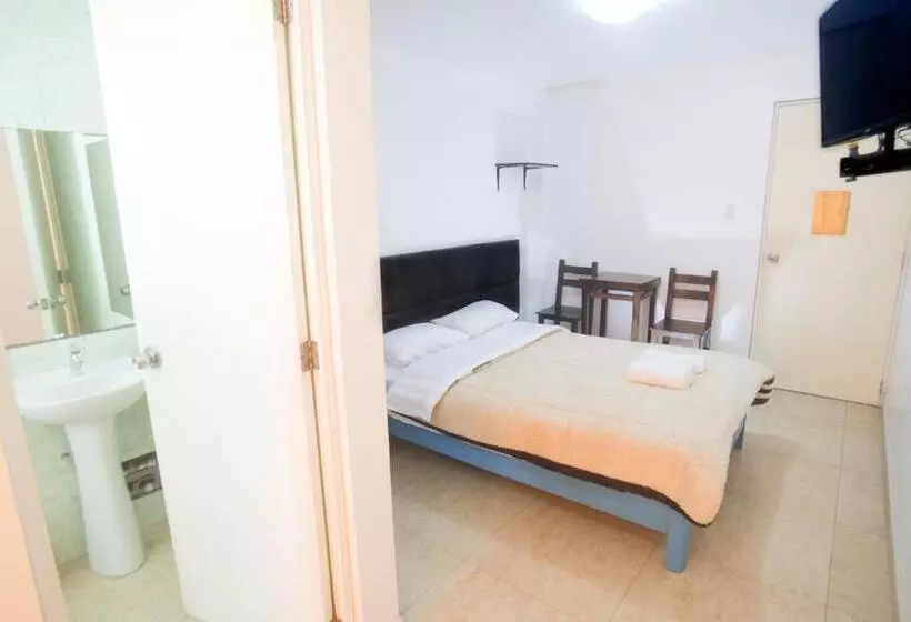 Hotel Hostal Sueños Breña