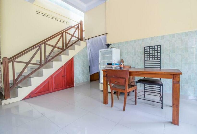 Отель Oyo 3488 Puri Mas Kawan