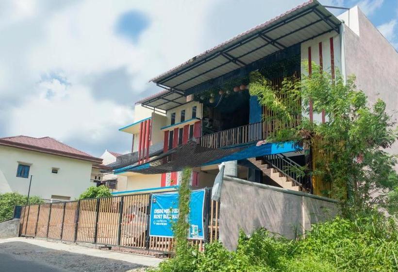 هتل Oyo Life 3124 D  Moonz Kost And Cafe