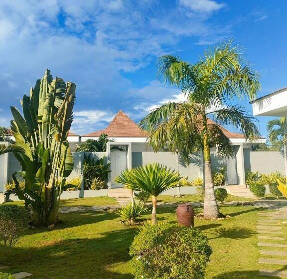 Pineale Villas, Resort And Spa