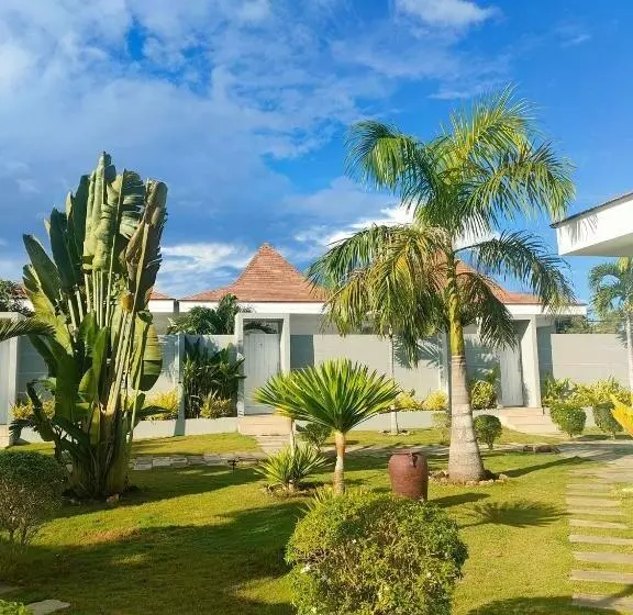 Pineale Villas, Resort And Spa