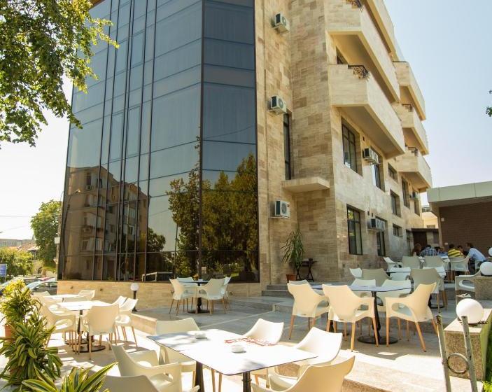 בית מלון כפרי Msr Port