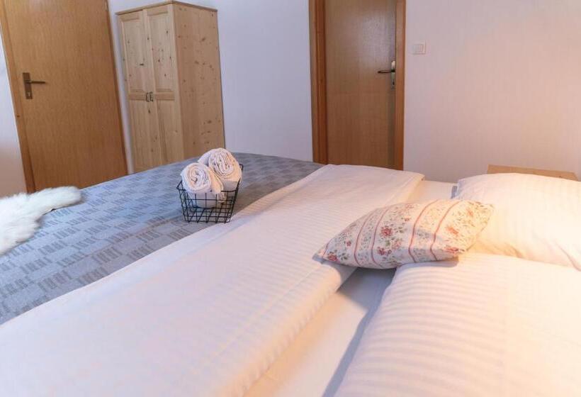 پانسیون Brunarica