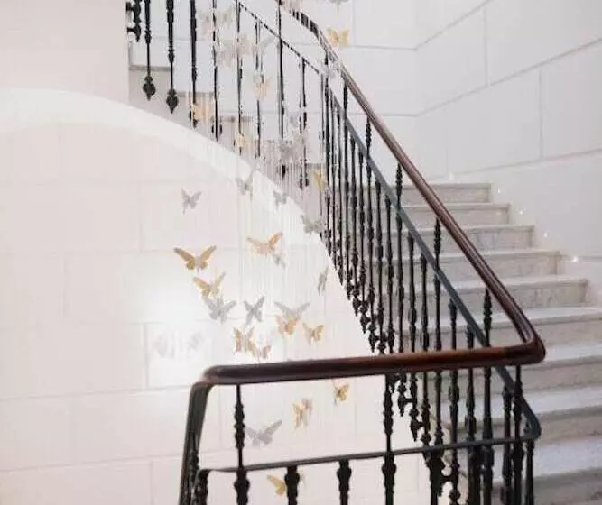 هتل Myr Palacio Vallier