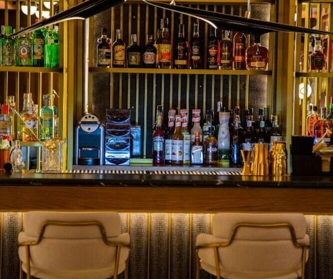 هتل Myr Palacio Vallier