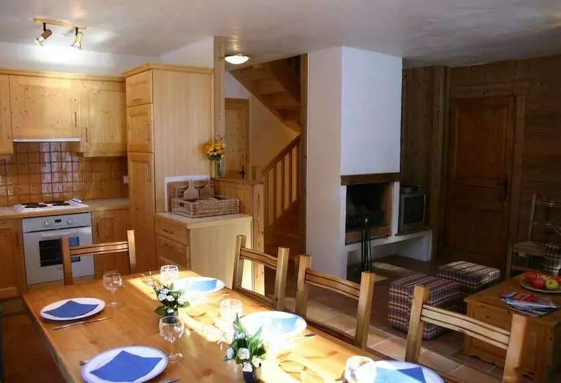 اقامتگاه Madame Vacances Les Chalets De La Tania
