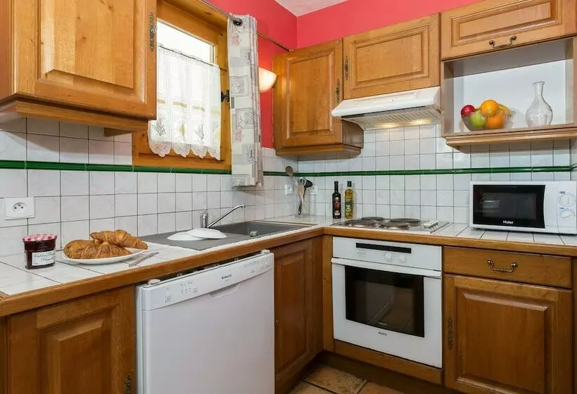 اقامتگاه Madame Vacances Les Chalets De La Tania