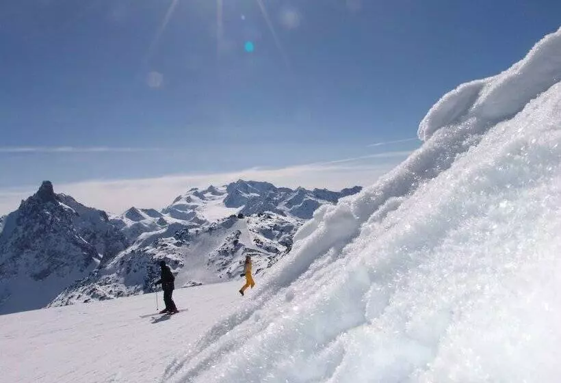 اقامتگاه Madame Vacances Les Chalets De La Tania