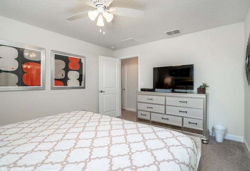 Stunning Lakeview Townhome W/ Private Pool!