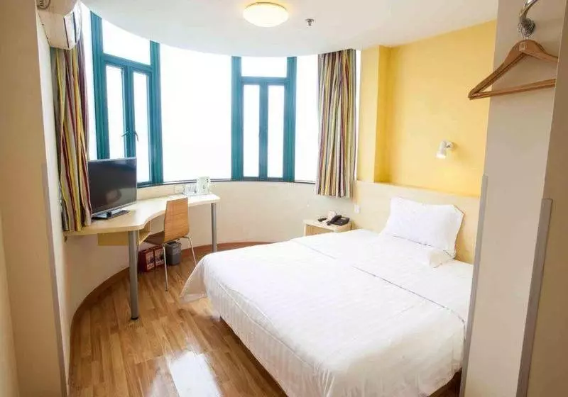 Hotelli 7 Days Inn Sanya Jiefang Road Walking Street Branch