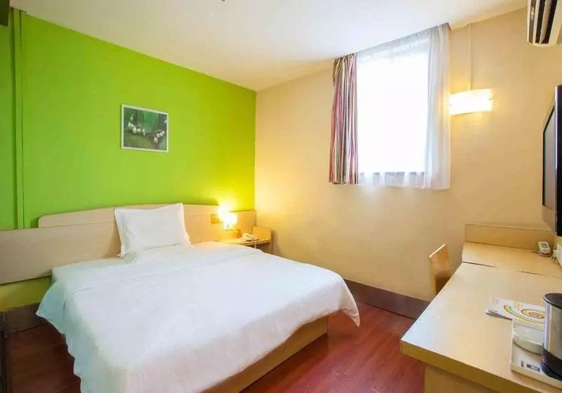 Hotelli 7 Days Inn Sanya Jiefang Road Walking Street Branch