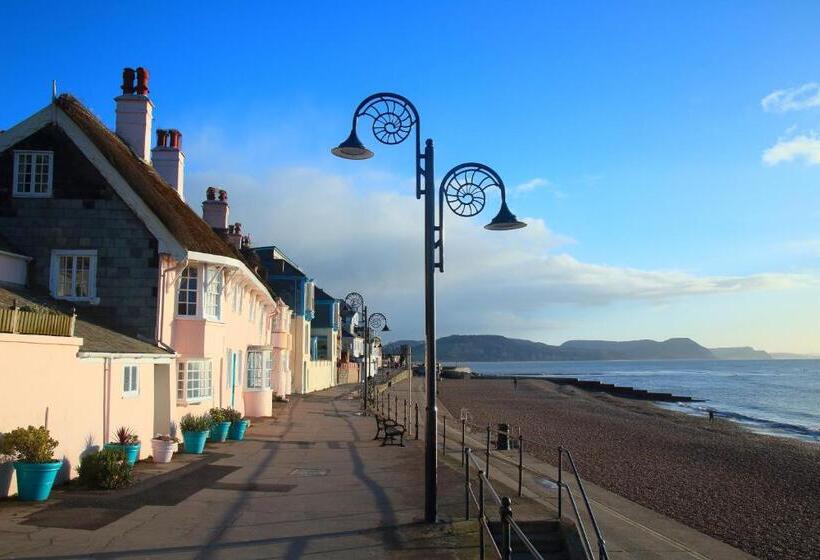 הוסטל Rock Point Inn