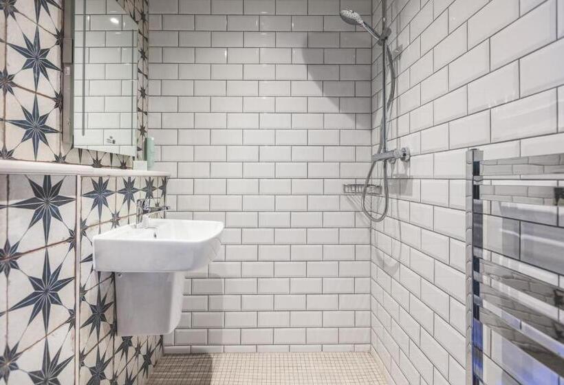 הוסטל Rock Point Inn