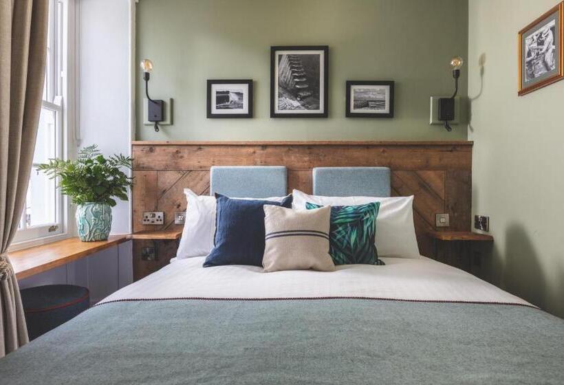 הוסטל Rock Point Inn