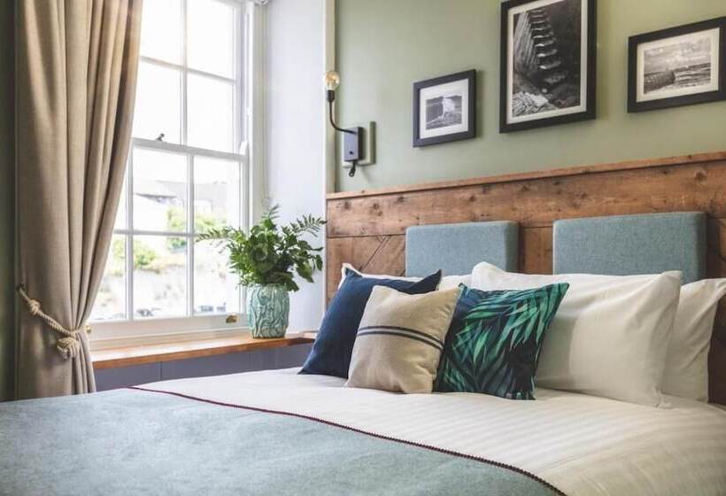 הוסטל Rock Point Inn