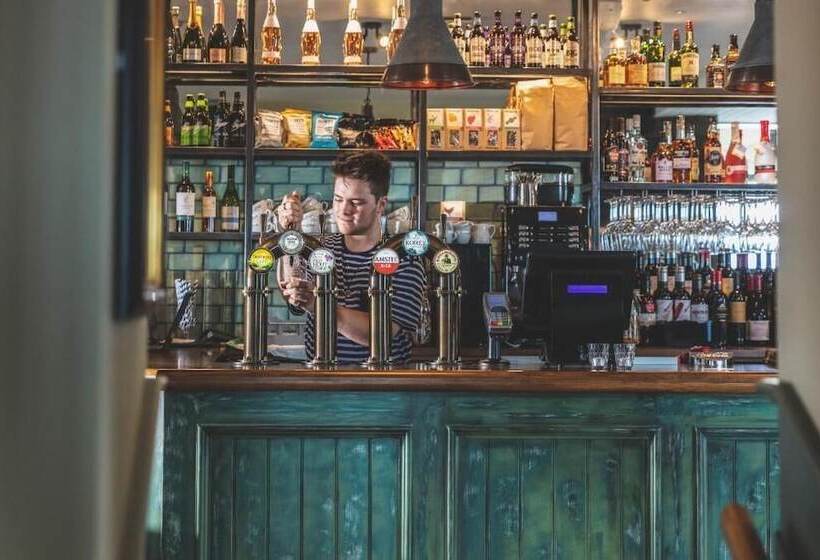 הוסטל Rock Point Inn