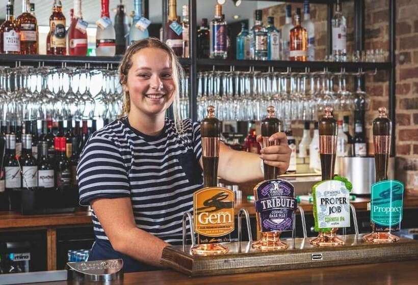 הוסטל Rock Point Inn