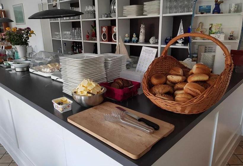 فندق Ferienwohnungen Moenchgut Und Ruegen