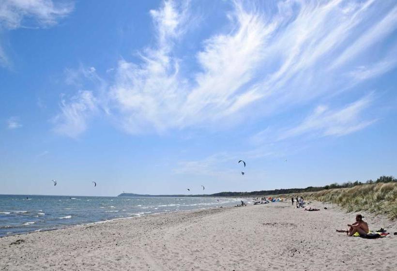 فندق Ferienwohnungen Moenchgut Und Ruegen