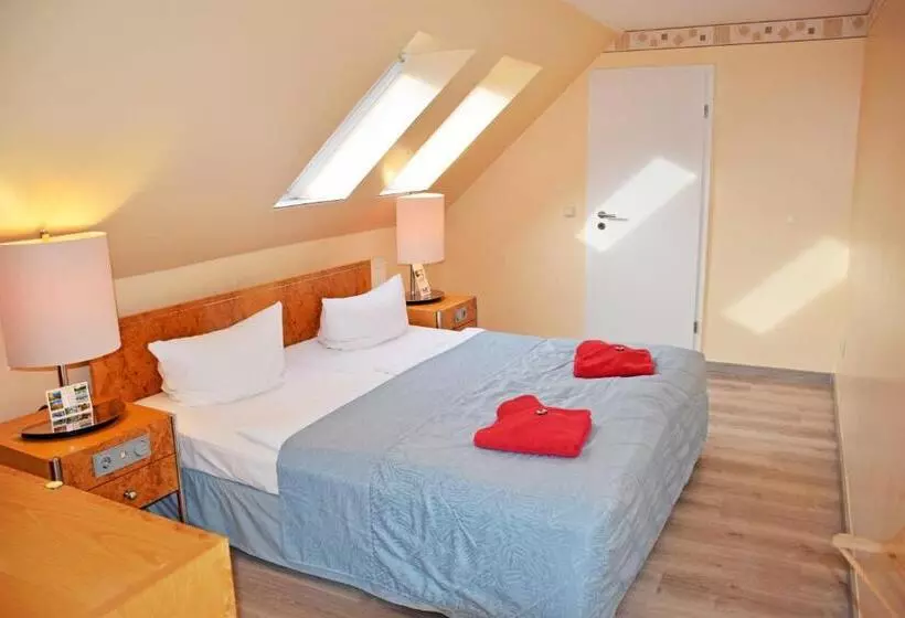 Hotelli Ferienwohnungen Moenchgut Und Ruegen