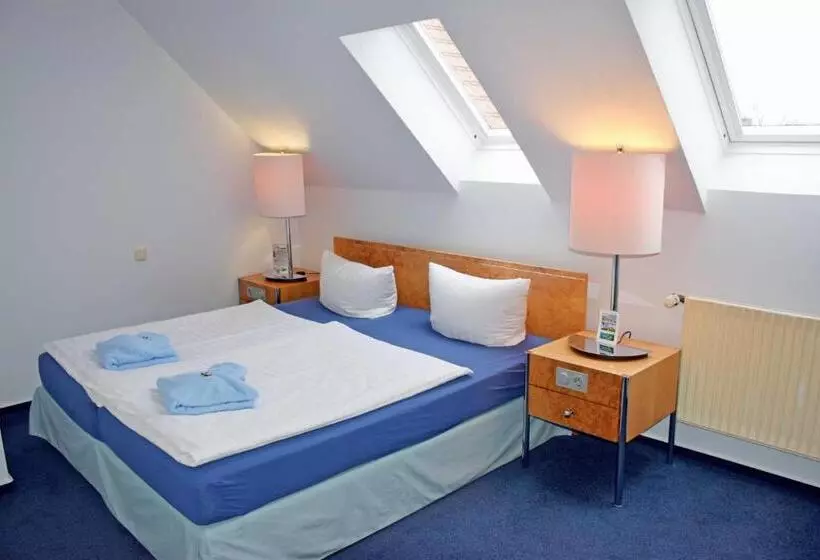 Hotelli Ferienwohnungen Moenchgut Und Ruegen