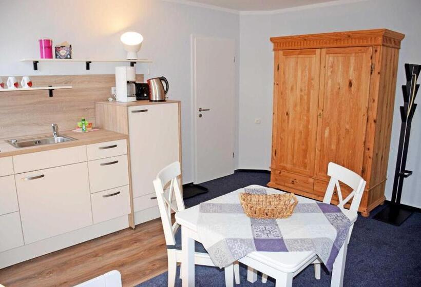 فندق Ferienwohnungen Moenchgut Und Ruegen