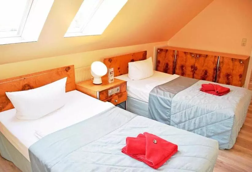 Hotelli Ferienwohnungen Moenchgut Und Ruegen