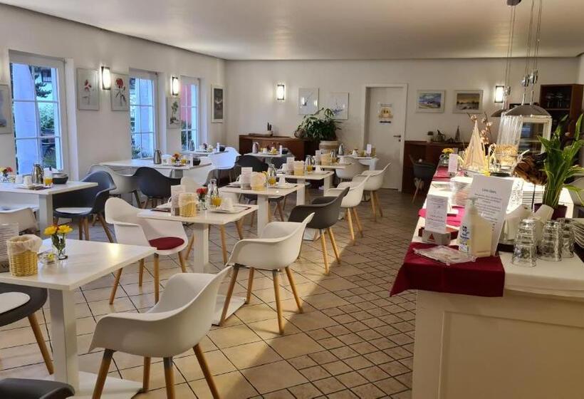 فندق Ferienwohnungen Moenchgut Und Ruegen