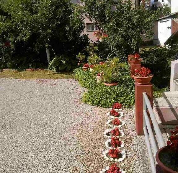 پانسیون Apartman Nisa