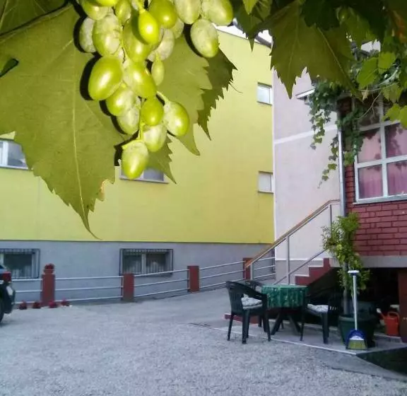 پانسیون Apartman Nisa