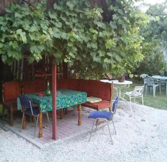 پانسیون Apartman Nisa