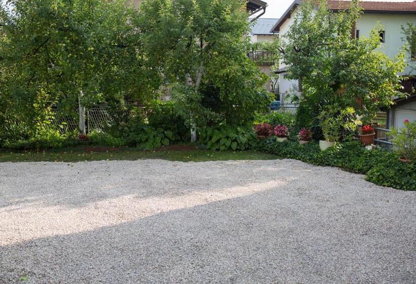 پانسیون Apartman Nisa