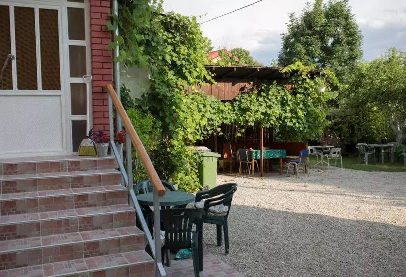 پانسیون Apartman Nisa