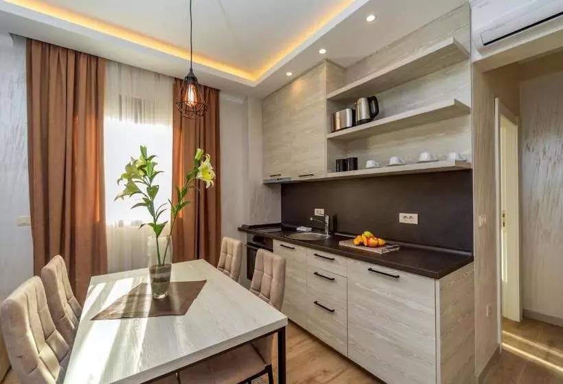 پانسیون Luxury Apartments Queen