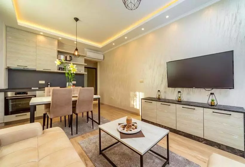 پانسیون Luxury Apartments Queen
