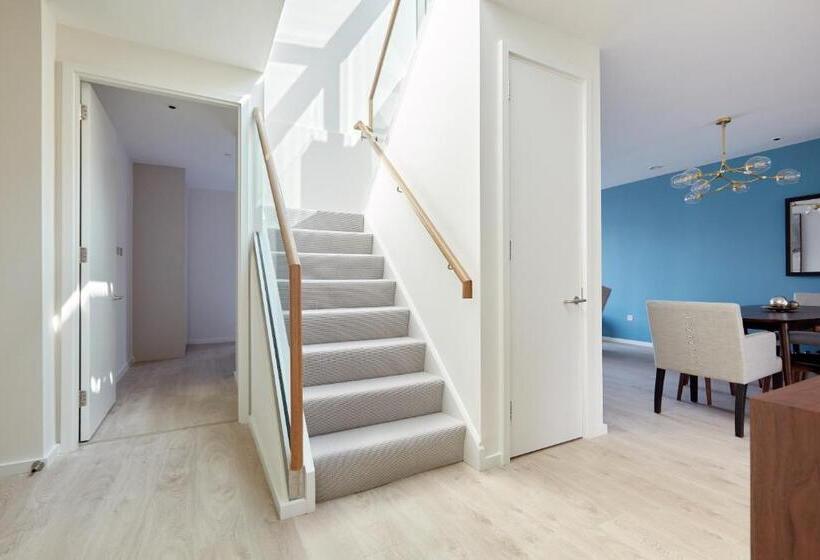 Sonder At Britain Quay