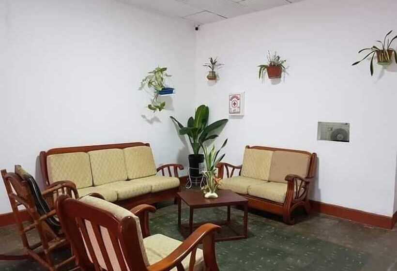 هاستل Urcututo House Iquitos